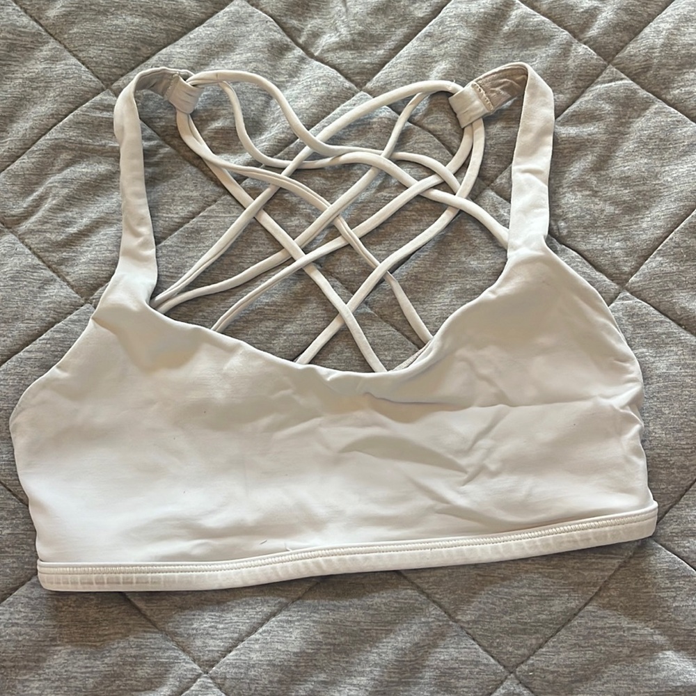 White lululemon sports bra
